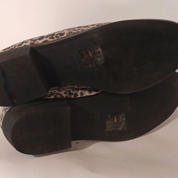 Dolce Vita Leopard Print Ankle Boots. Animal Print, Ankle Boots - Picture 6 of 13